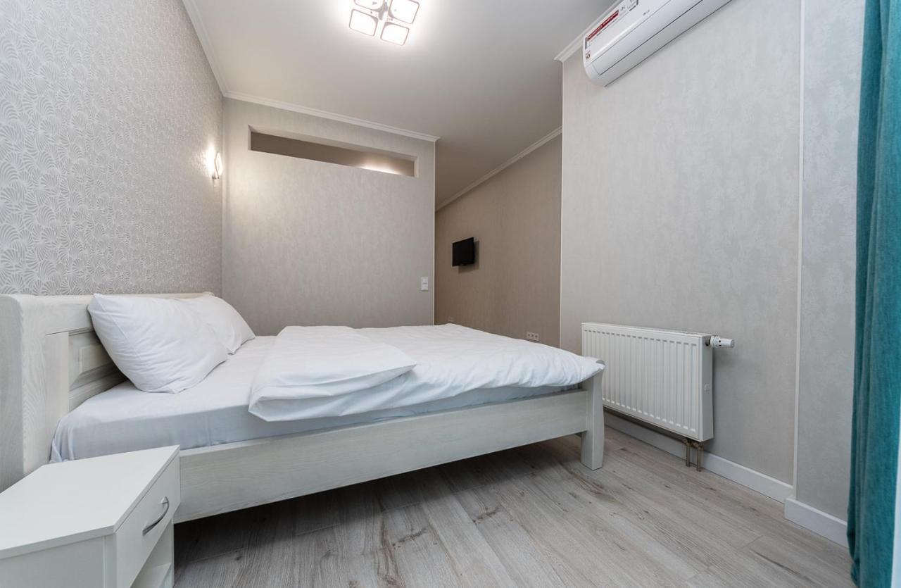 Appartamento Flatrent Drahomanova 2A Kiev Esterno foto