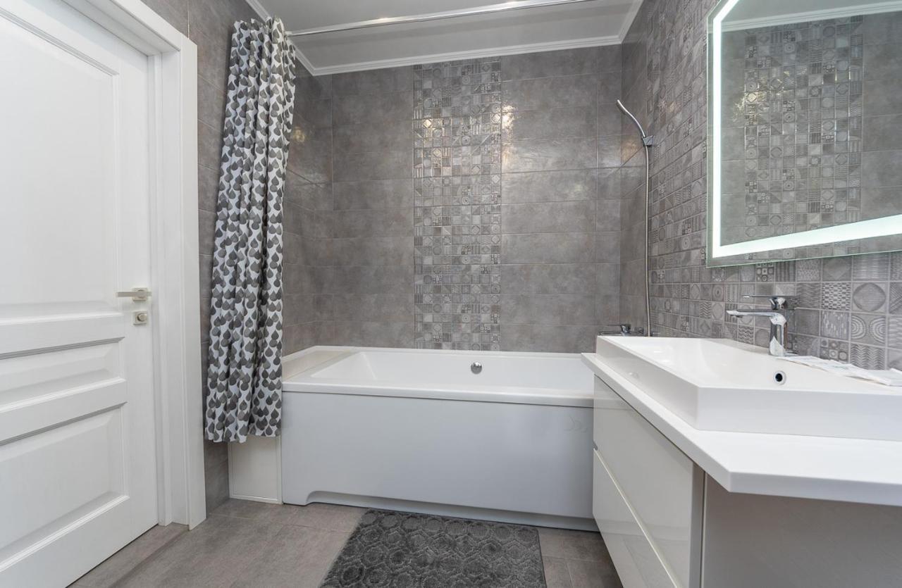 Appartamento Flatrent Drahomanova 2A Kiev Esterno foto